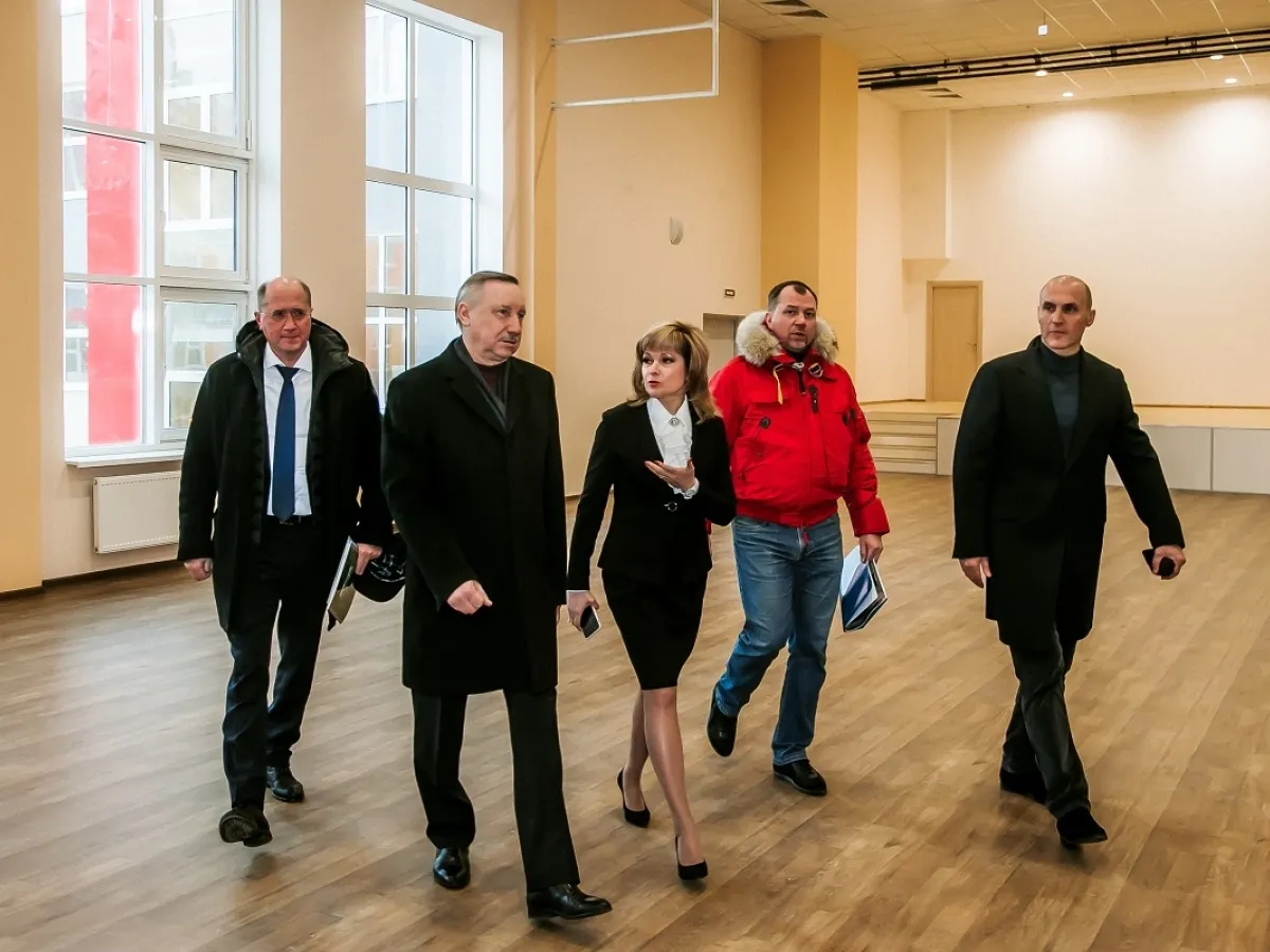 Губернатор Петербурга посетил школу от РСТИ