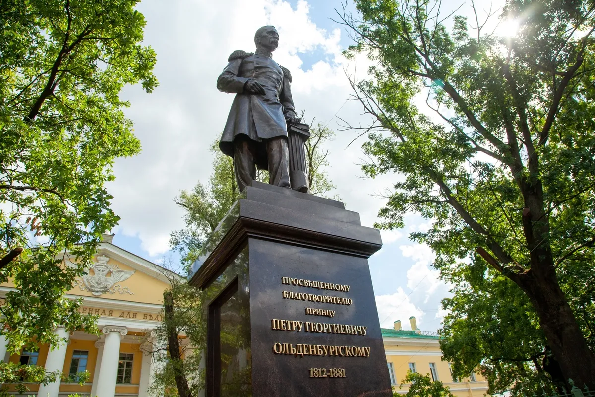 Монумент принцу Ольденбургскому установлен у Мариинской больницы