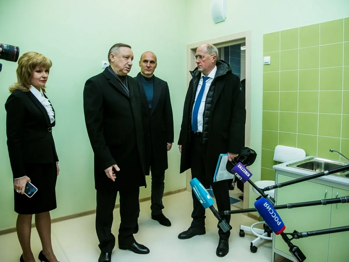 Губернатор Петербурга посетил школу от РСТИ
