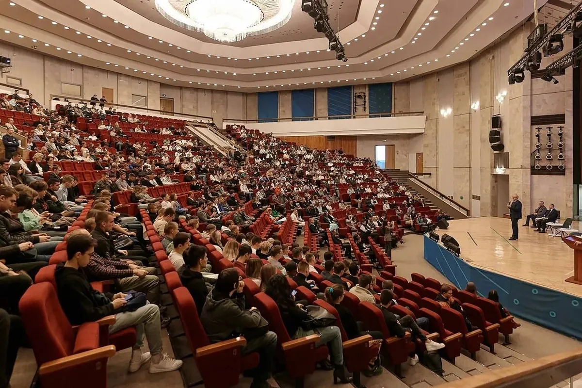 Федор Туркин принял участие в церемонии открытия Ярмарки вакансий в НИУ МГСУ