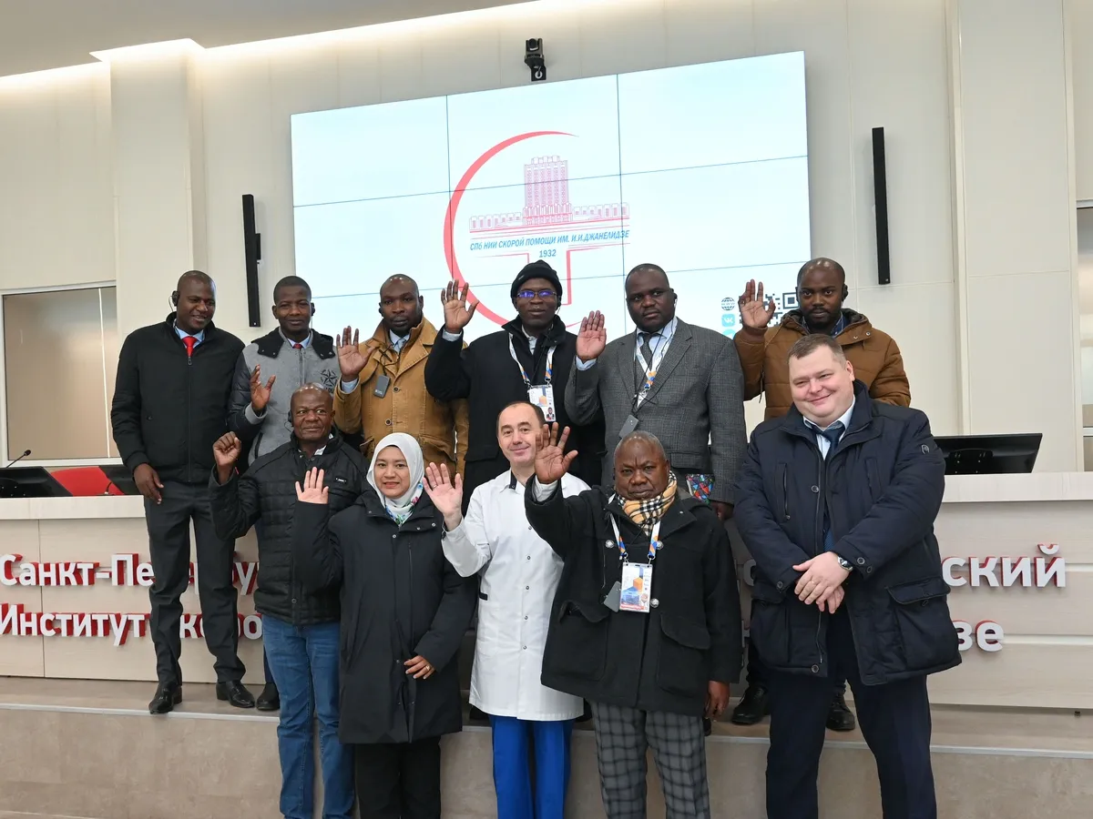 Участники Международного строительного чемпионата посетили новый корпус НИИ скорой помощи им. И.И. Джанелидзе