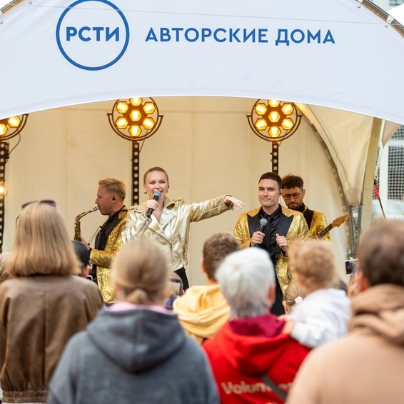 В жилом комплексе «Тайм Сквер» состоялся праздник добрососедства «Солнце, Луна и Машина времени»